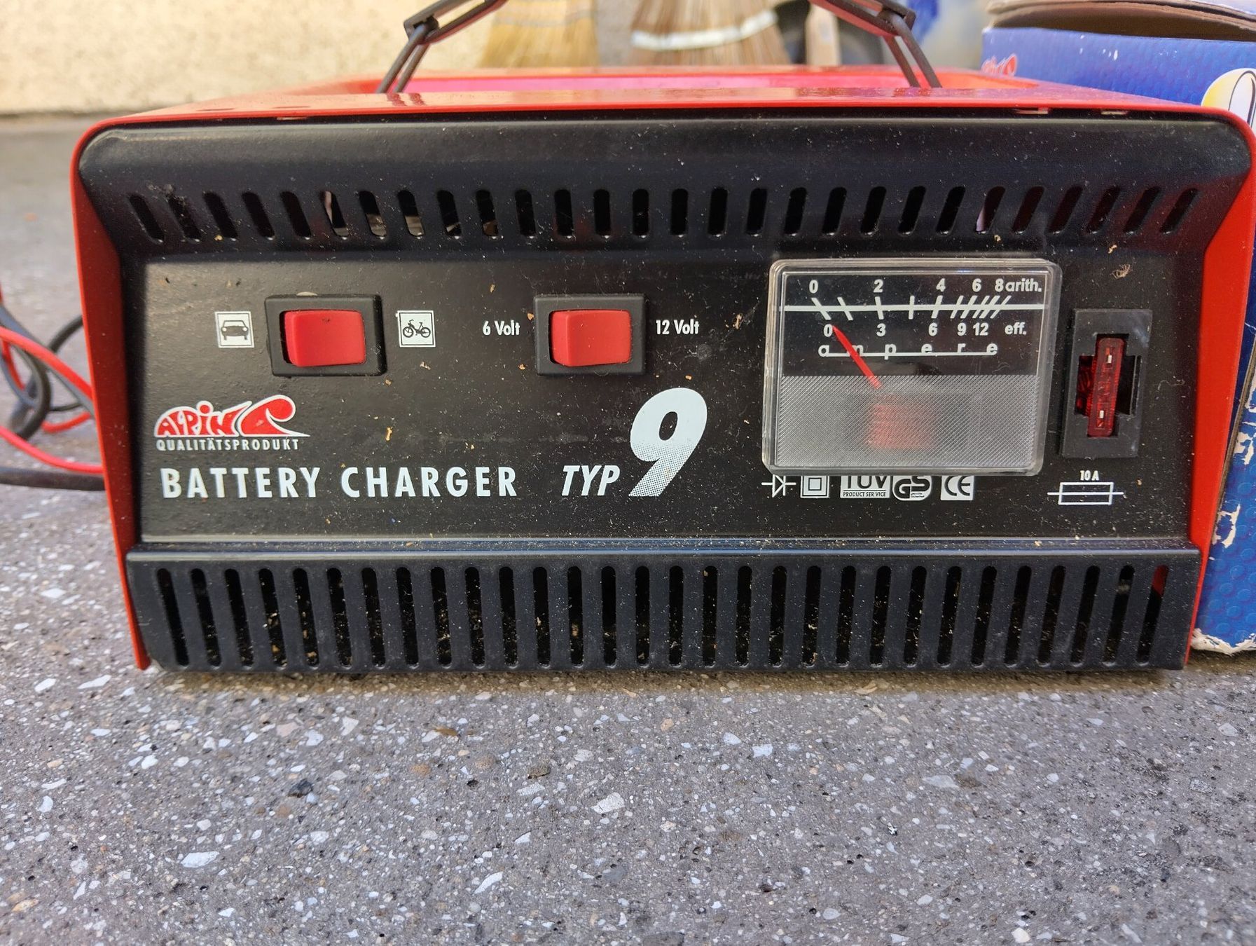 Caricabatterie: Ladegerät Autobatterie – Usato da Fribourg venduto da n.d.w 1