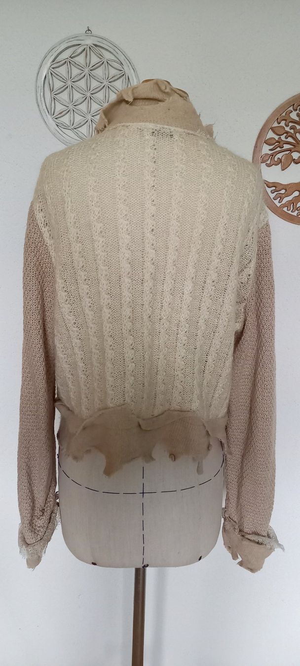 Moschino Giacche: Moschino Strickjacke beige – Usato da Zwillikon venduto da Leewii 2