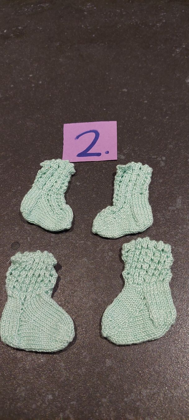 Bambole: 2 handgestrickte Puppensocken lindengrün neu – Nuovo (secondo la descrizione) da Muri AG venduto da nindo1 5