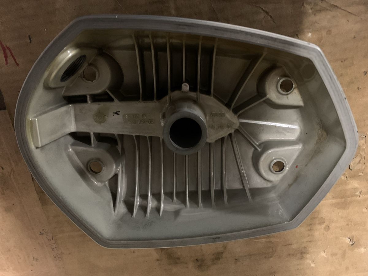 Alle Motorradersatzteile: Ventildeckel – Gebraucht aus Herisau von Grandus 1