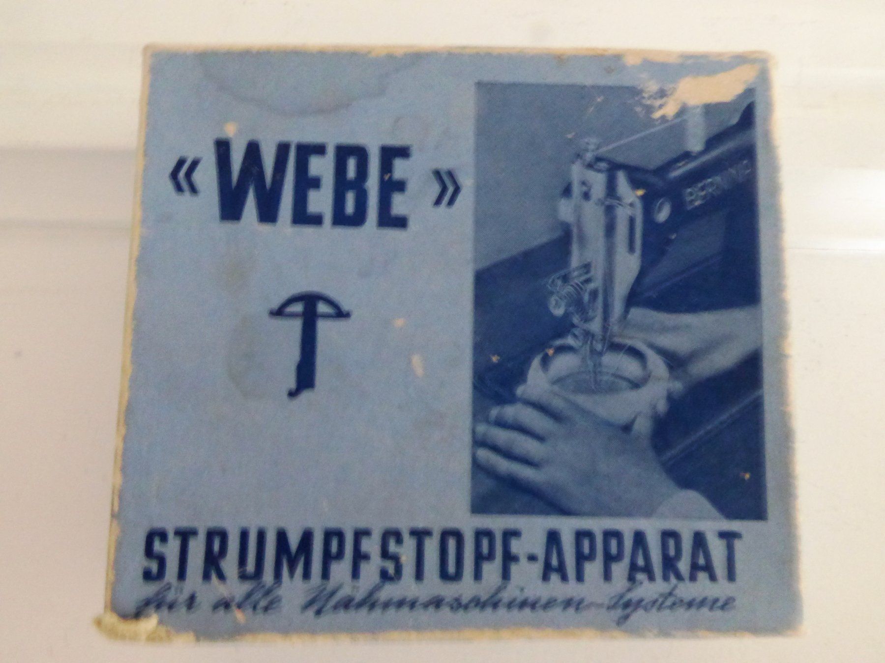 Cerchi da ricamo: WEBE Strumpfstopf-Apparat CH original Armbrustzeichen OVP – Usato da Burgdorf venduto da Zimpu10 3