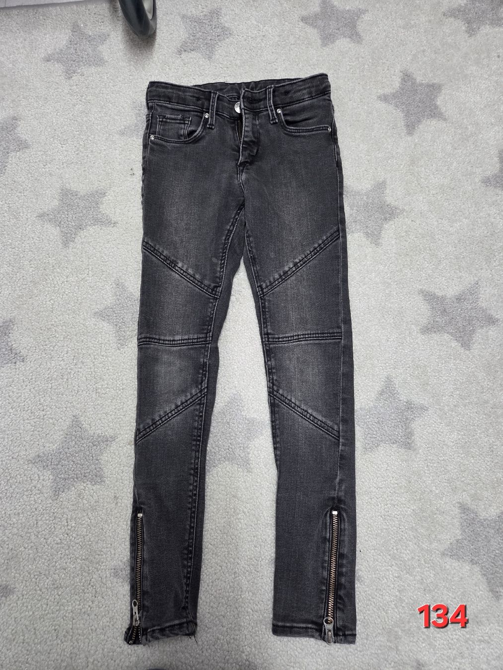 Pantalons: Jeans- Hose mit Reissverschluss – D'occasion à Birr par SonjaB84