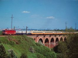 DB Personenzug mit Lok 143 102-1 Baujahr 1986