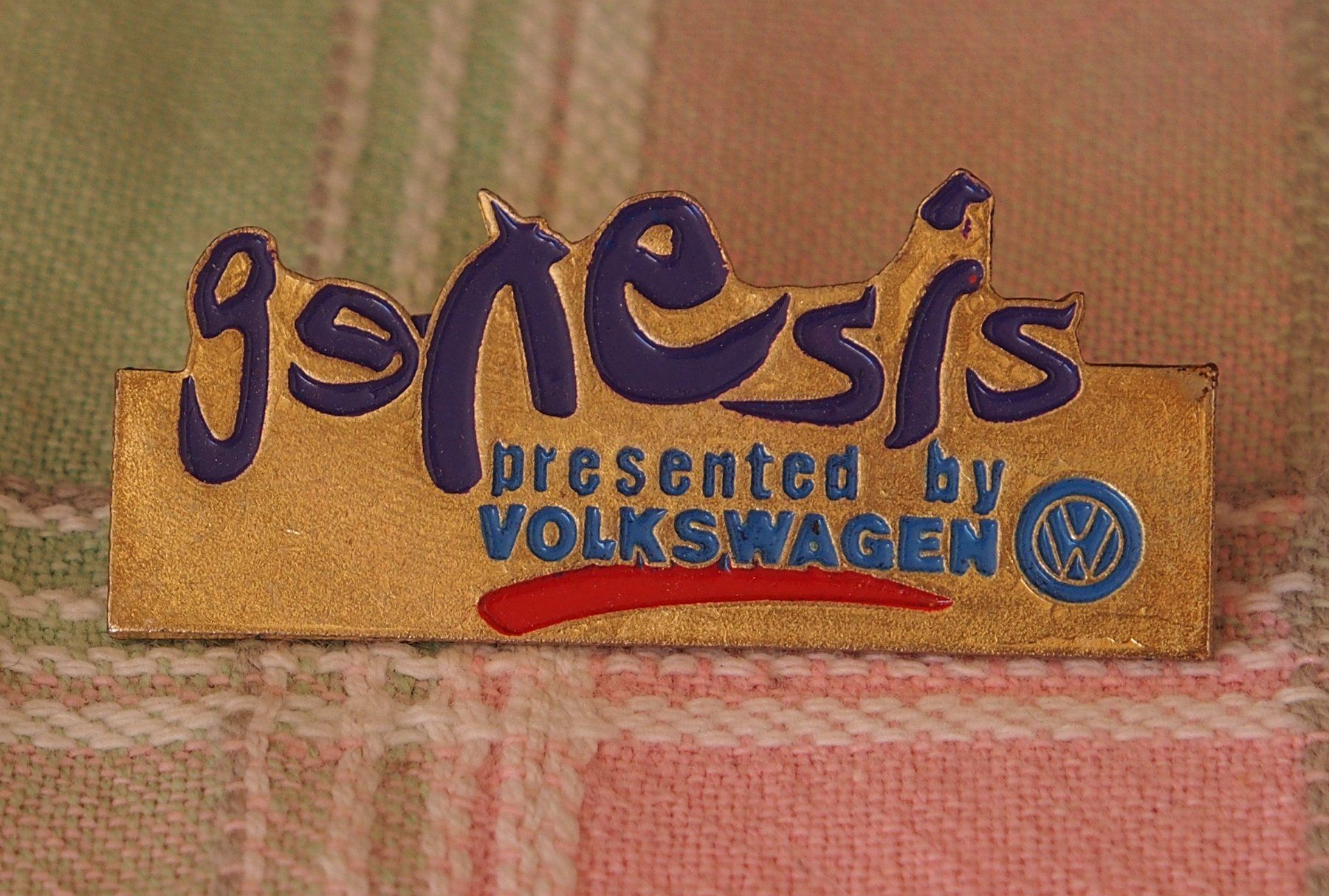 Placchette & Badge: Pin's Genesis presented by Volkswagen objet de collection – Usato da Ovronnaz venduto da Etagne68 5