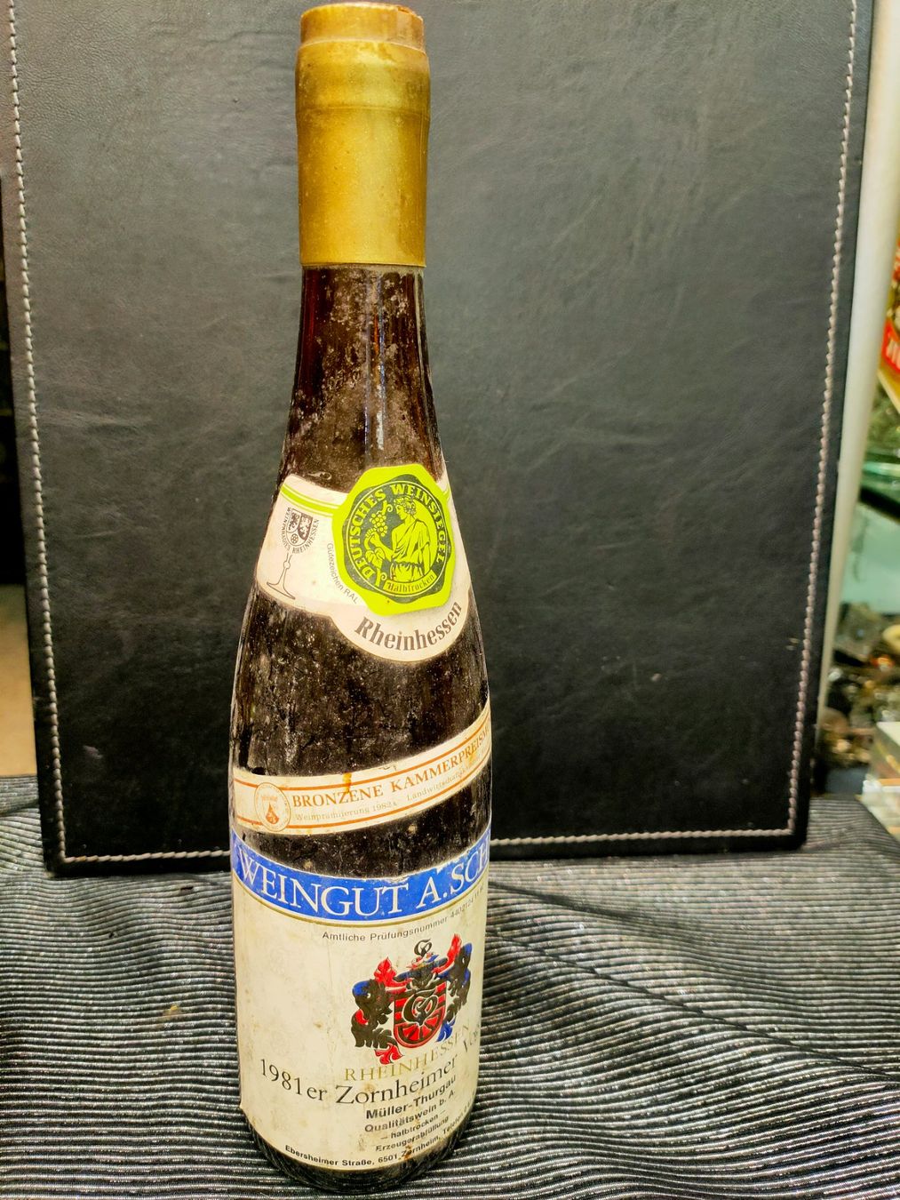 Vino: RHEINHESSEN 1981 – Nuovo (secondo la descrizione) da Genève venduto da Leboucheoreilles
