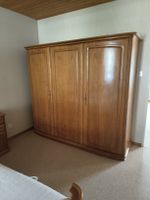Kleiderschrank 3-türig Nussbaum furniert guter Zustand