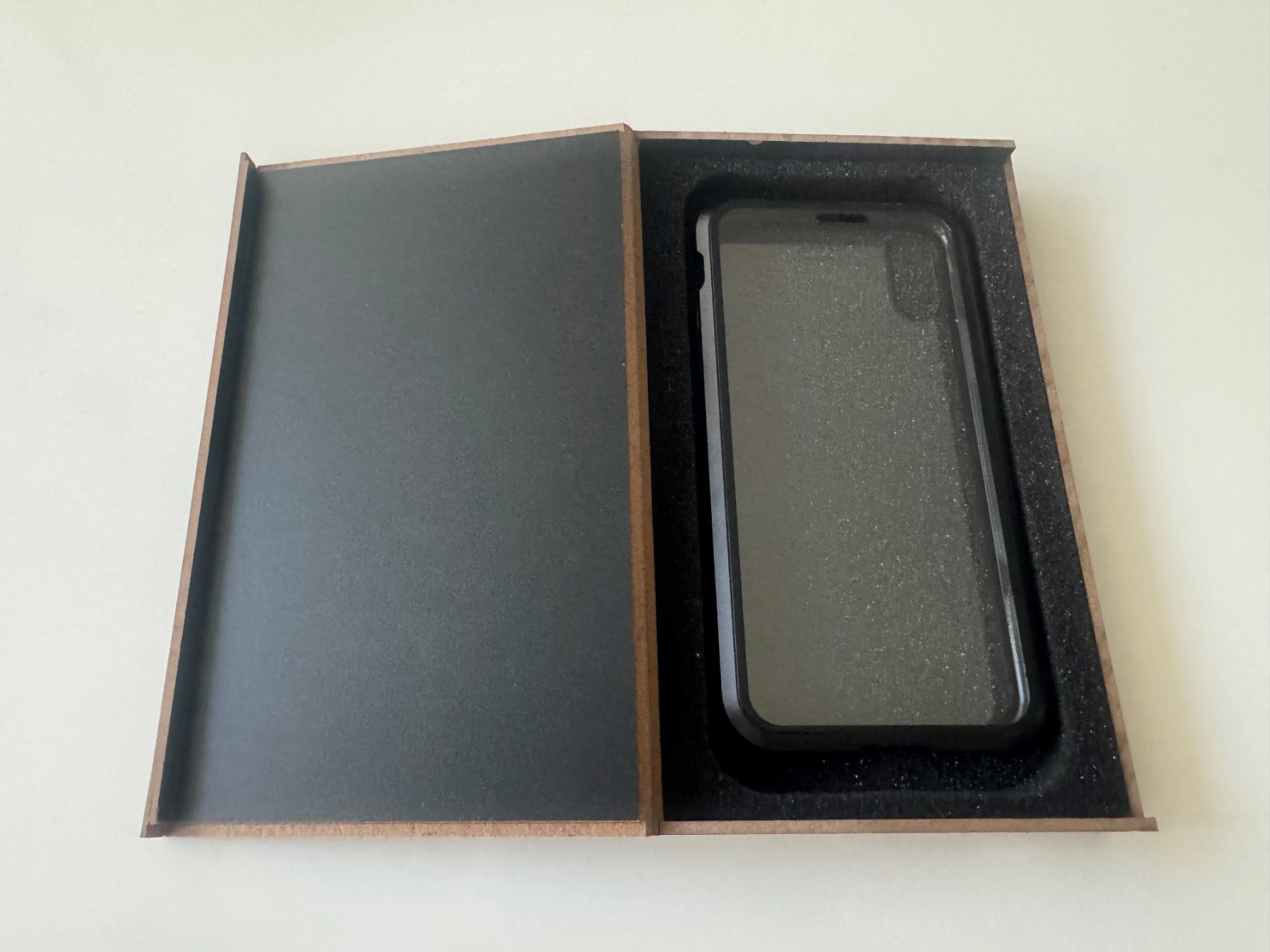 Apple Cover & Protezioni schermo: Neue LUPHIE iPhone XS Schutzhülle – Nuovo e nell'imballaggio originale da La Chaux-de-Fonds venduto da Arctic_Star 2