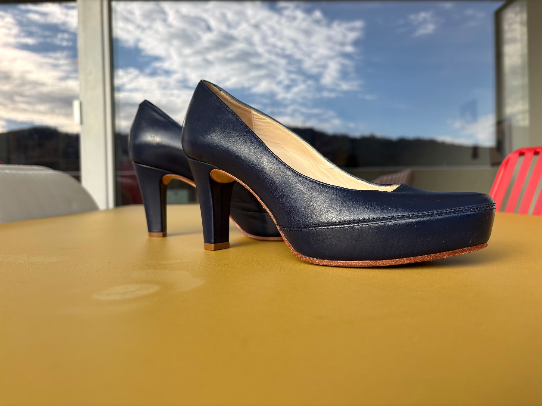 Unisa Scarpe da donna: UNISA dunkelblaue Pumps Gr. 36 – Usato da Zürich venduto da missmodernage 1