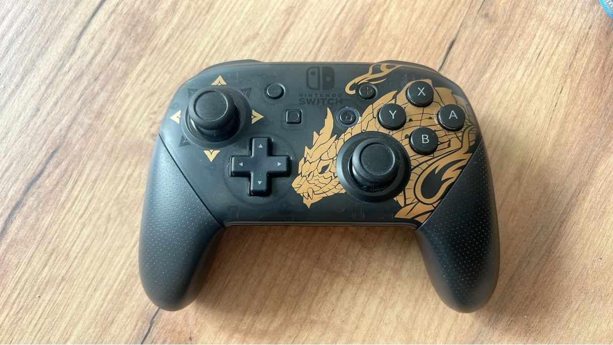 Nintendo Controller: Nintendo Switch Pro Controller - Monster Hunter Rise – Usato da Dübendorf venduto da takuya951753