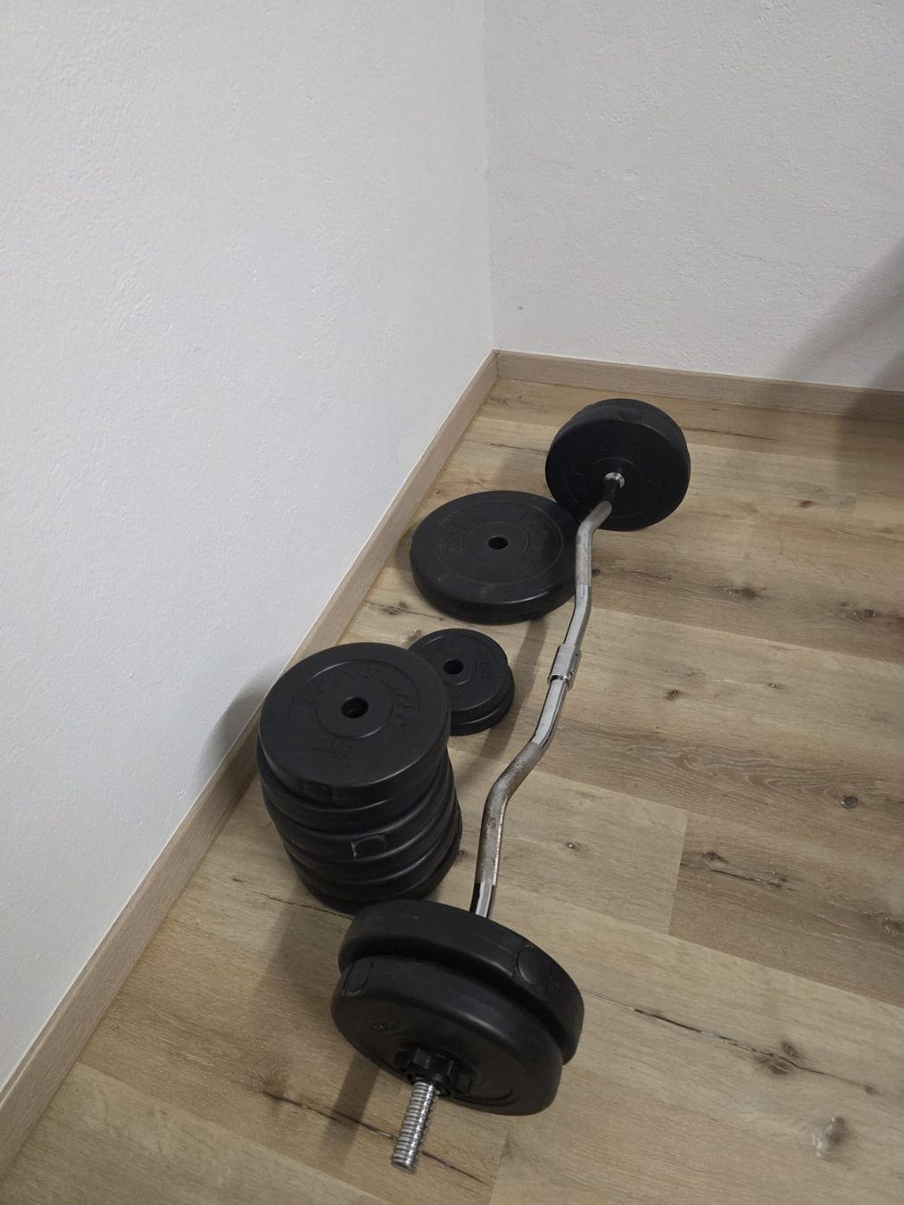 Manubri & Pesi: Curlstange mit Hantelscheiben – Usato da Otelfingen venduto da igood 1