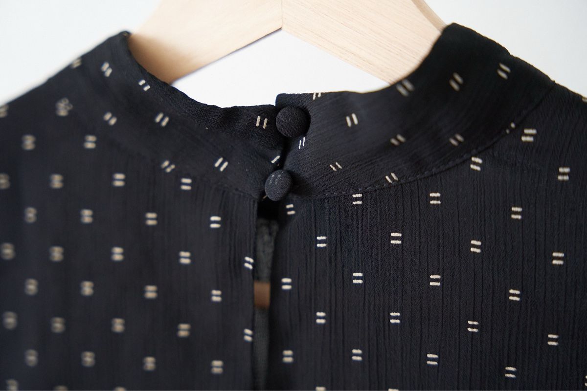 H&M Camicette: H&M Bluse schwarz gemustert Grösse 36 neuwertig – Nuovo (secondo la descrizione) da Olten venduto da Sebbwen 2