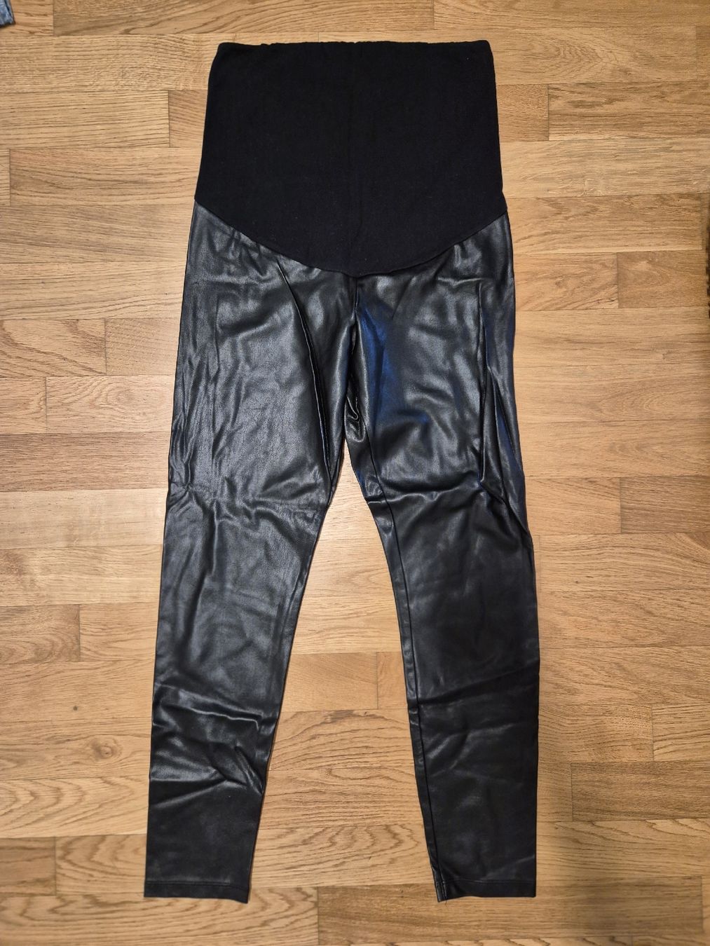 Calzedonia Lotti di vestiti: Schwangerschaftshosen – Usato da Basel venduto da lia_mary 6