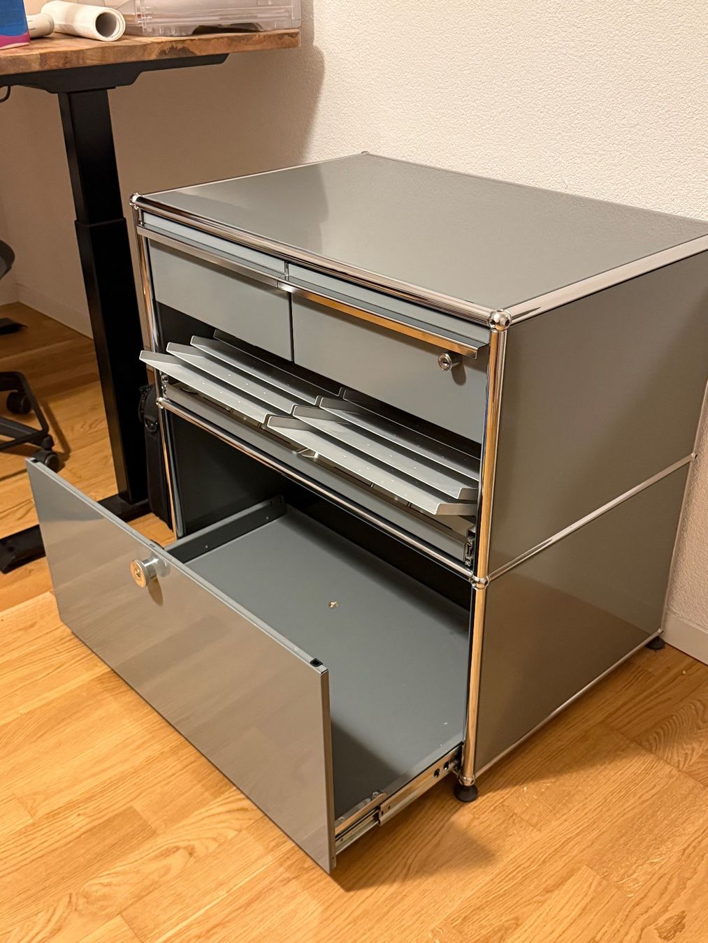 USM Cassettiere: USM Haller Sideboard Mittelgrau – Usato da Liebefeld venduto da ese_7dr9 2