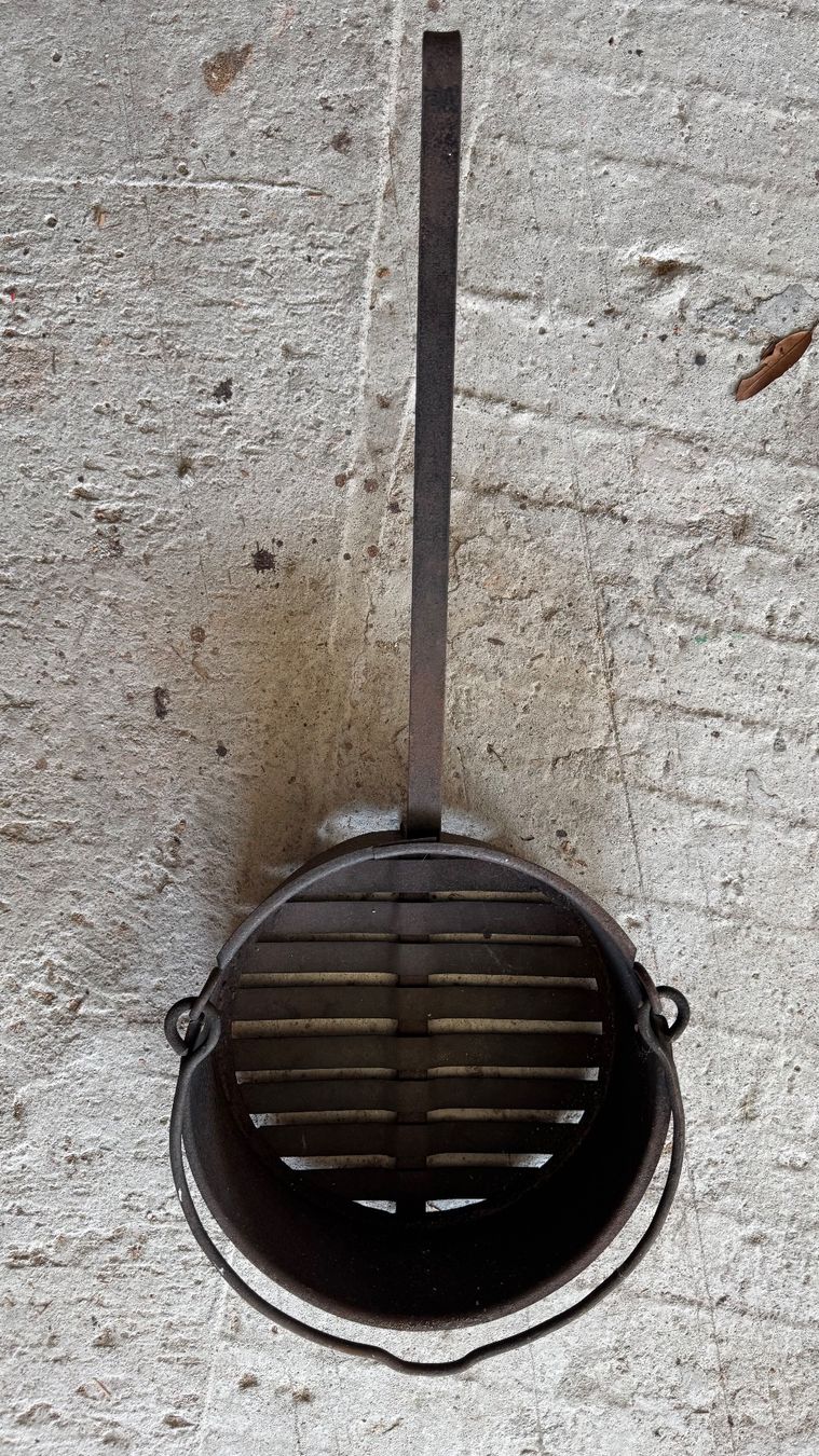 Padelle: Padella per Castagne – Usato da Monte Carasso venduto da Ely67 1