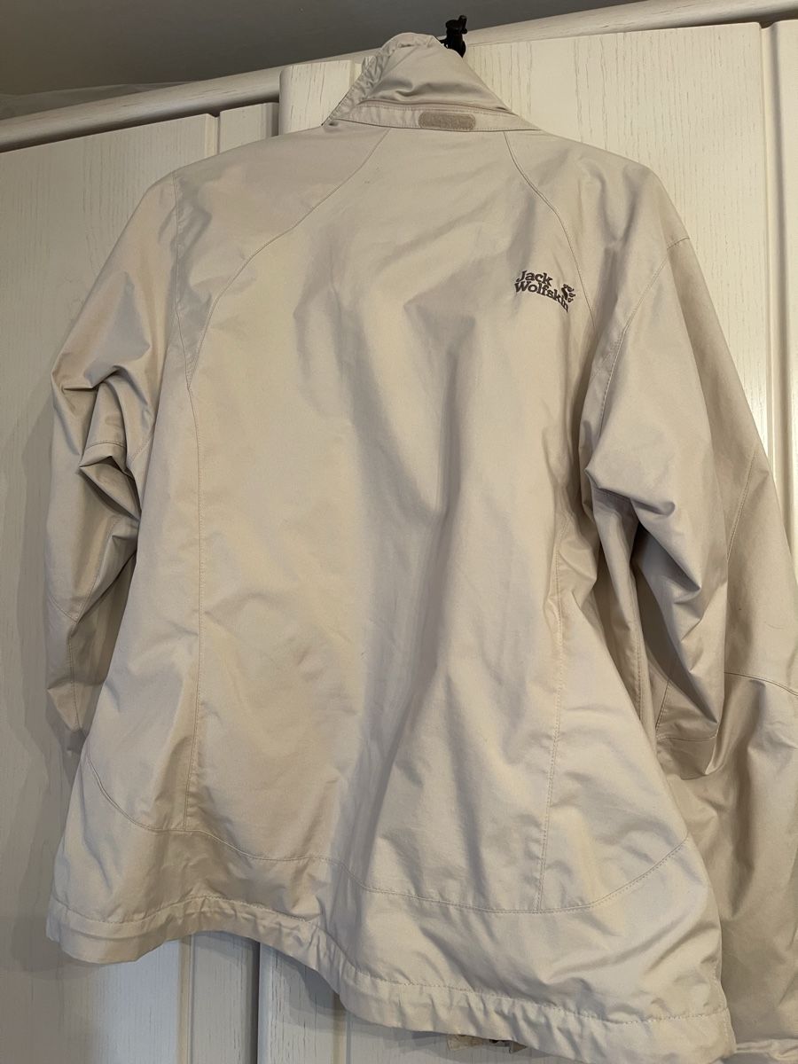 Jack Wolfskin Giacche: Wolfskin Jacke, helles beige, Gr. 40 – Usato da Payerne venduto da Cosch 1