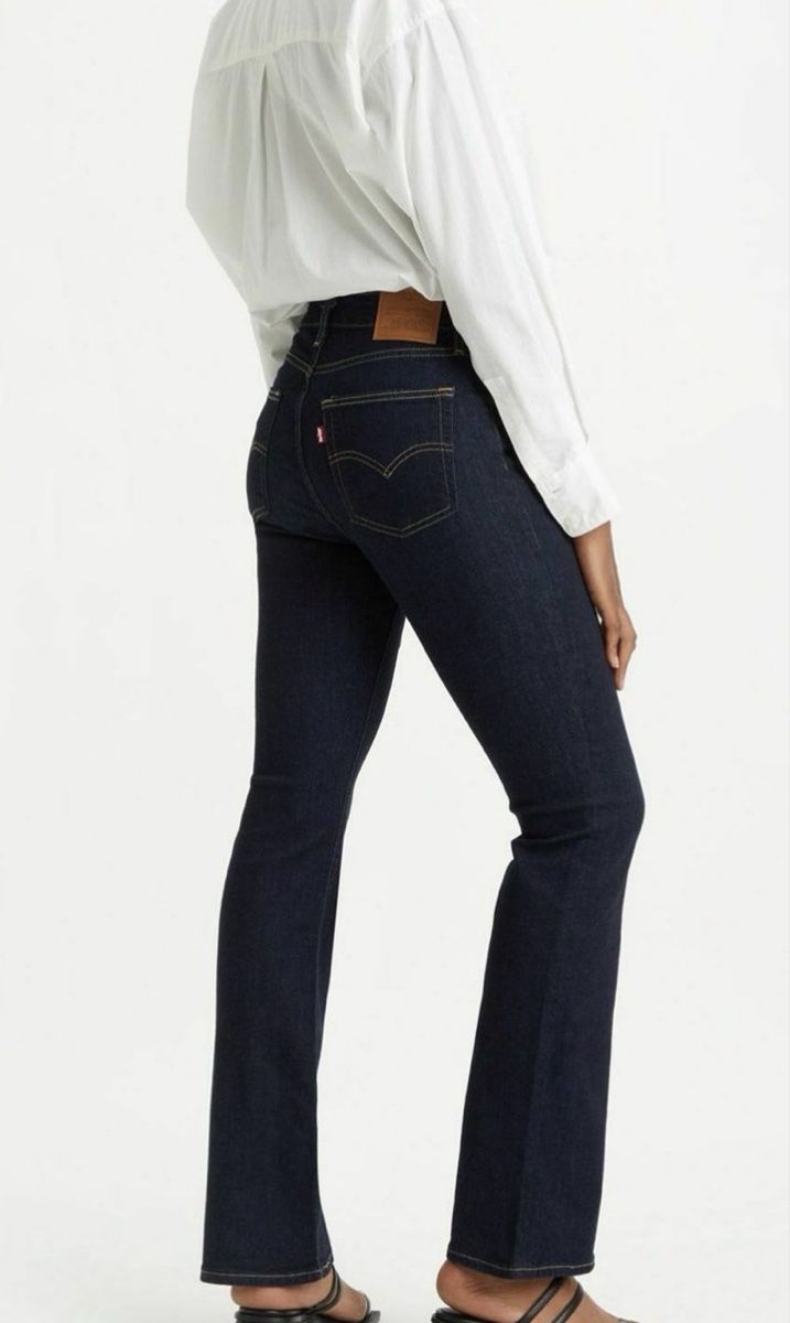 Levi's Jeans: Levi's 725 bootcut taille 28 – Nuovo (secondo la descrizione) da Genève venduto da Cassiopeia_8 1