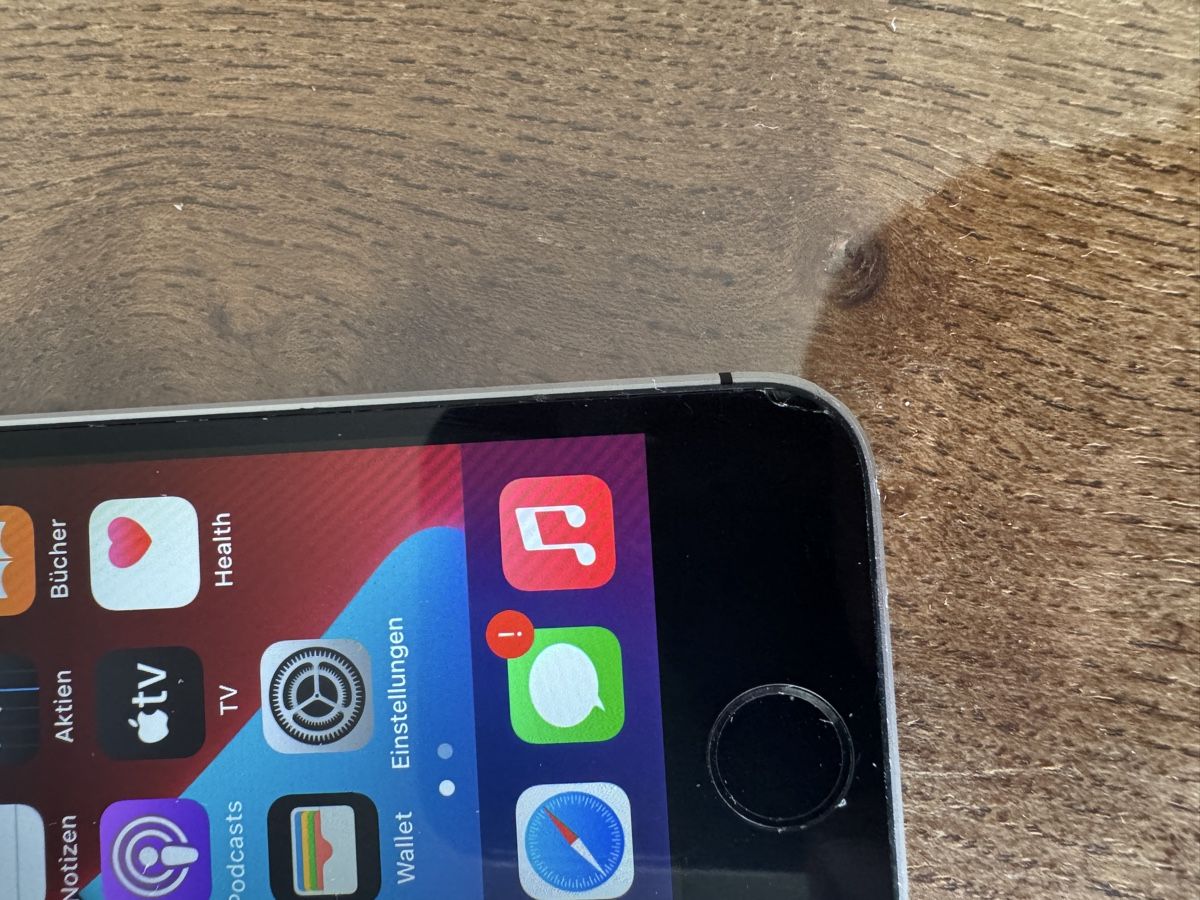 Apple Telefoni cellulari / Smartphones: iPhone SE 128 GB guter Zustand – Usato da Dietikon venduto da Leodnd 3