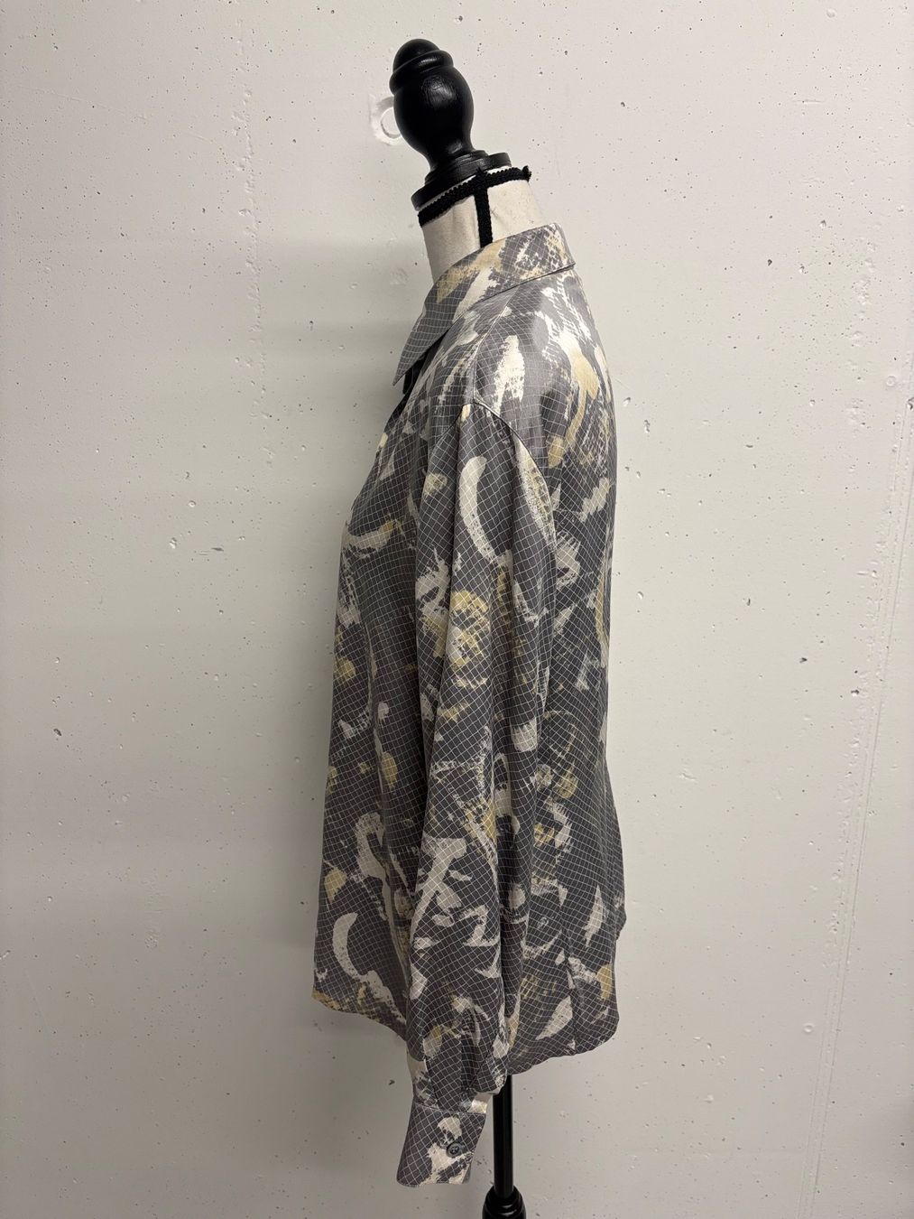 Escada Blusen: Escada Seidenbluse 38 Hemdbluse gemustert grau beige – Neu (gemäss Beschreibung) aus Regensdorf von sec_l5cr 3