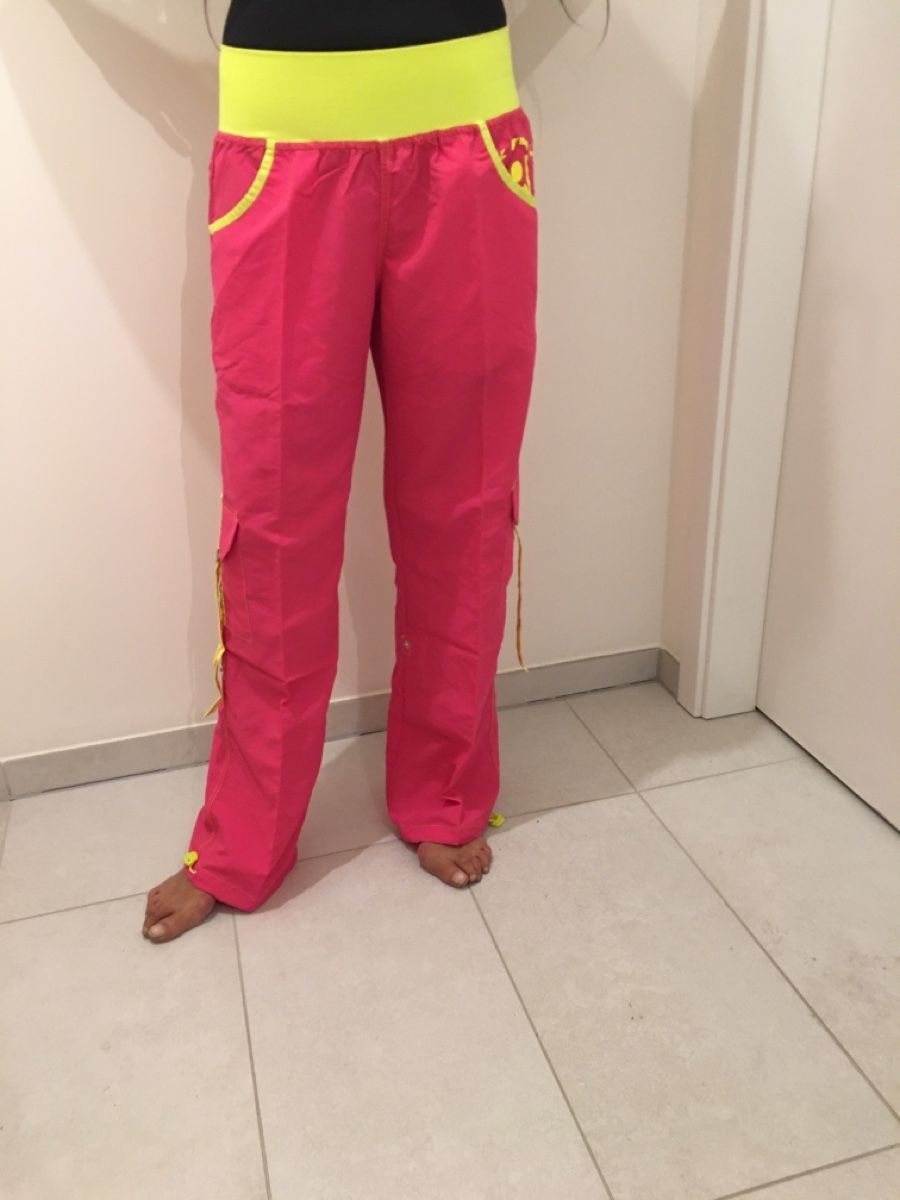 Pantaloni: Zumba Electro Cargo Pants Lollipop wahlweise S oder M – Nuovo e nell'imballaggio originale da Le Grand-Saconnex venduto da christianbmarx