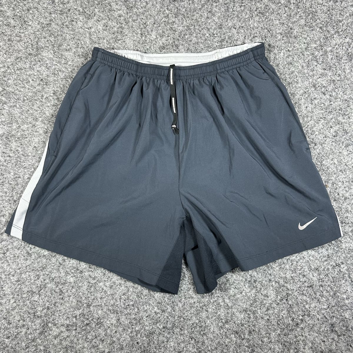 Nike Hosen: Nike short running  – Neu (gemäss Beschreibung) aus La Sagne NE von Matlasape