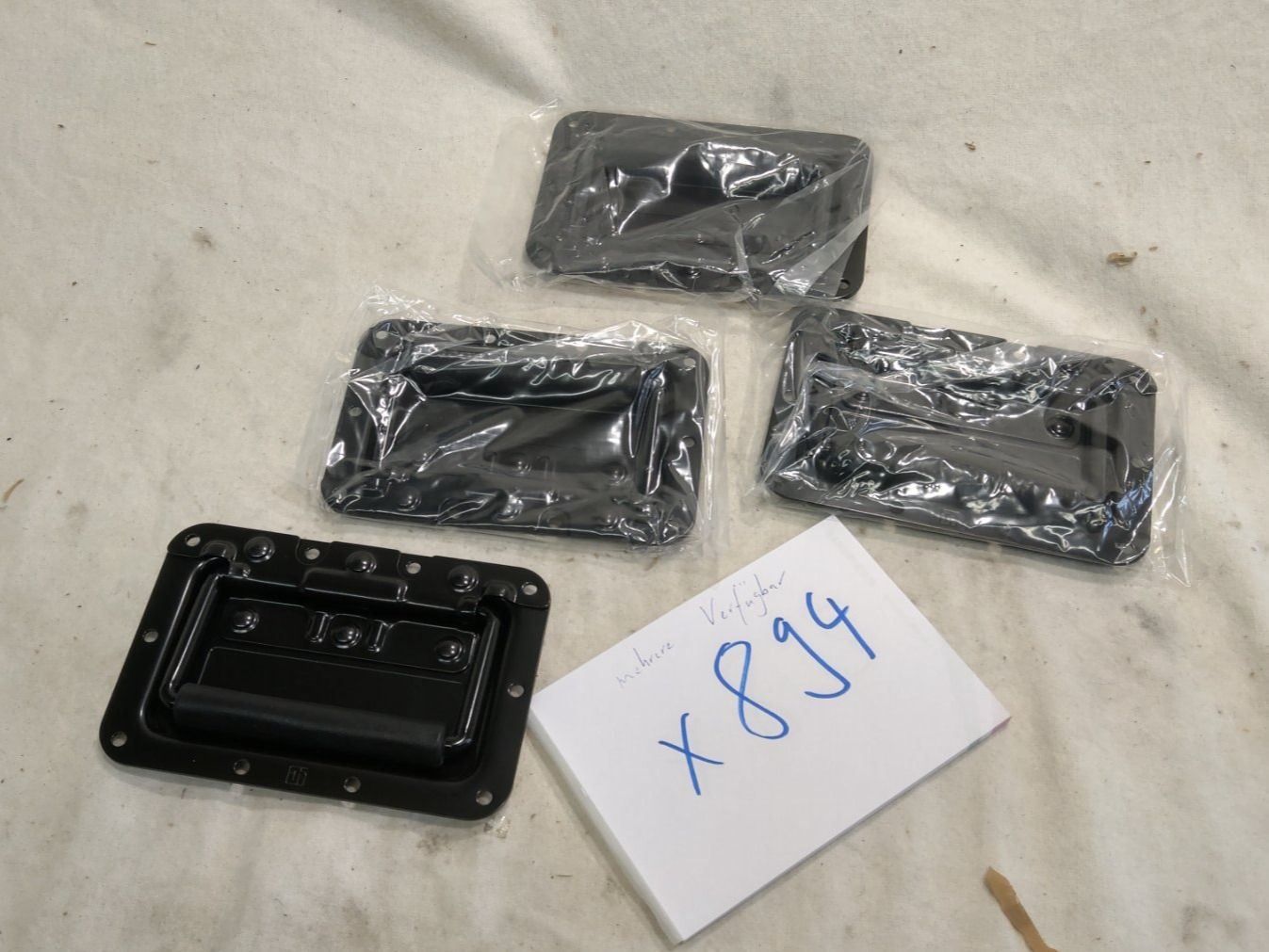 Accessori per altri veicoli: Schwarze Caseeinbau Griffe (x894) – Nuovo (secondo la descrizione) da Däniken SO venduto da Profog1