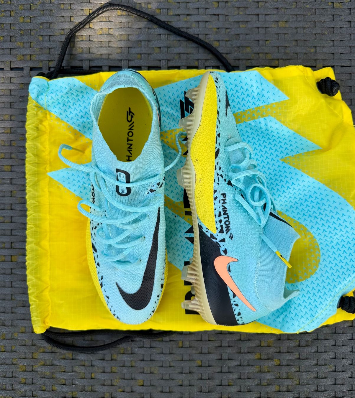Nike Herrenschuhe: Original Nike Phantom GT2 Elite DF FG, Gr. 42.5 – Neu (gemäss Beschreibung) aus Walchwil von BackstageBruder 1