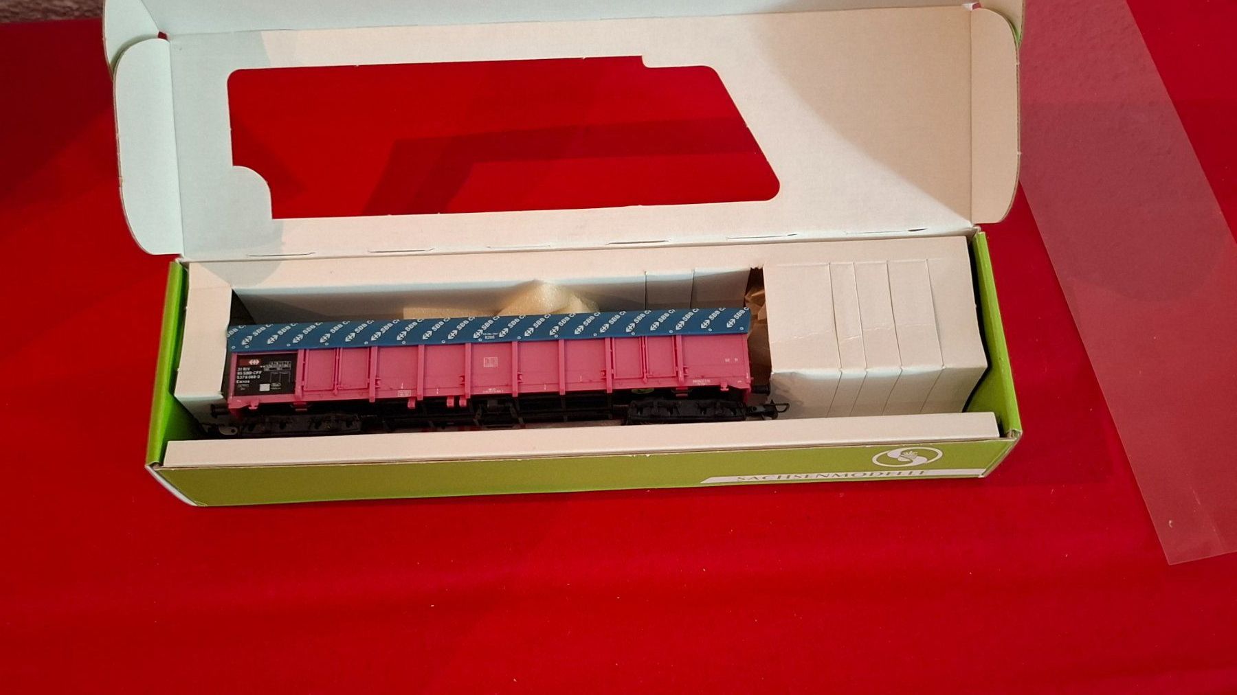 Modelleisenbahnen: Sachsenmodelle : Eanos rosa mit Abdeckplane, DC – Gebraucht aus Märwil von Siebenzipfel