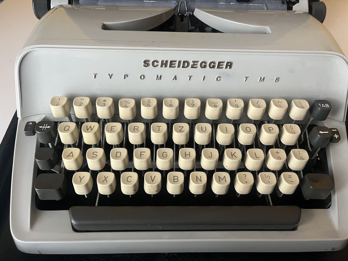 Machines à écrire: Schreibmaschine Scheidegger – D'occasion à Anglikon par Tanne1 1