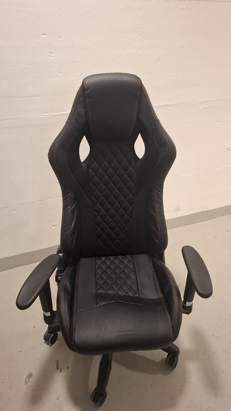 Stühle: Gaming chair – Gebraucht aus Basel von G30rg3 1