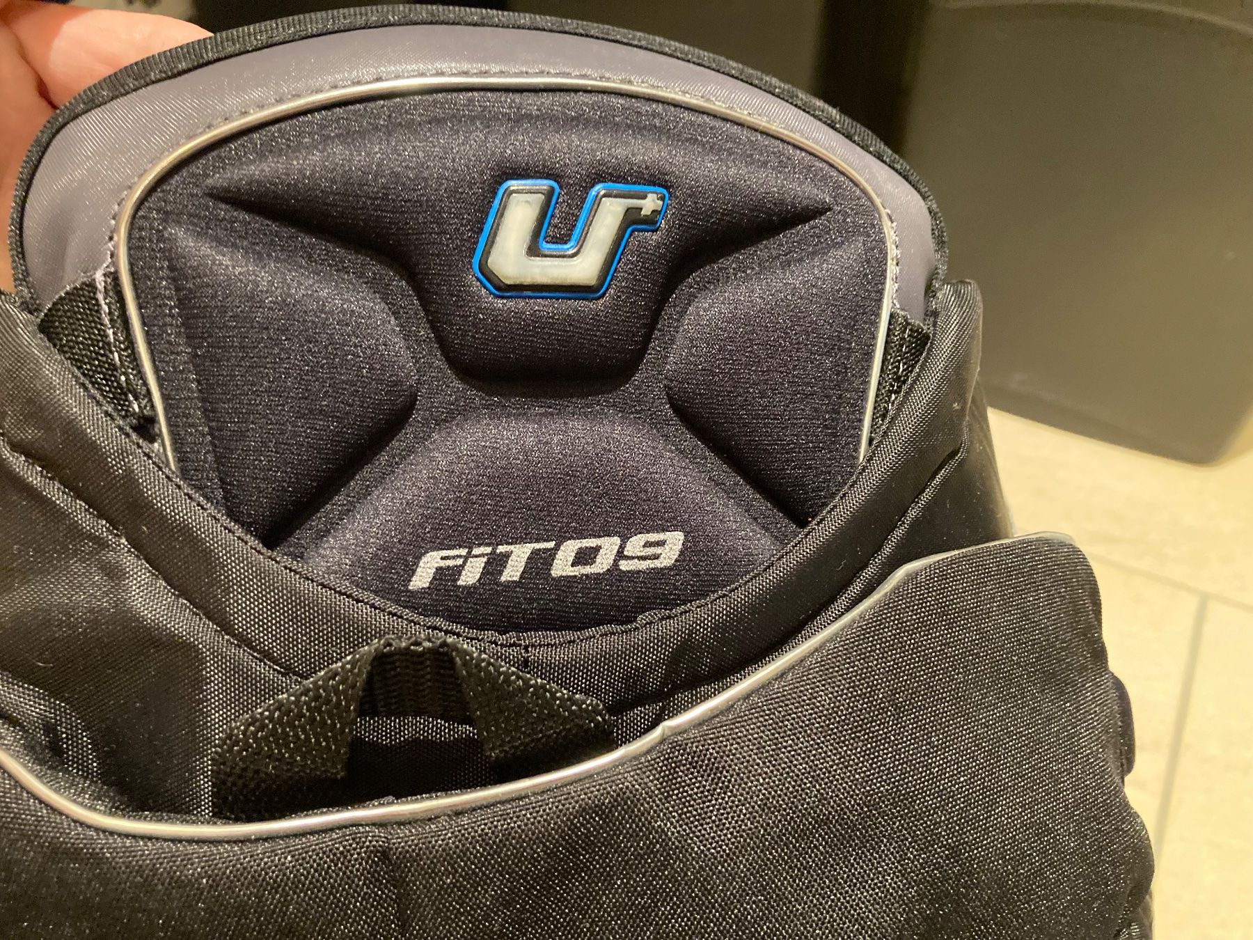 Ccm Pantaloni: Eishockey Hose CCM schwarz Senior M – Nuovo (secondo la descrizione) da Deitingen venduto da Calimi 3