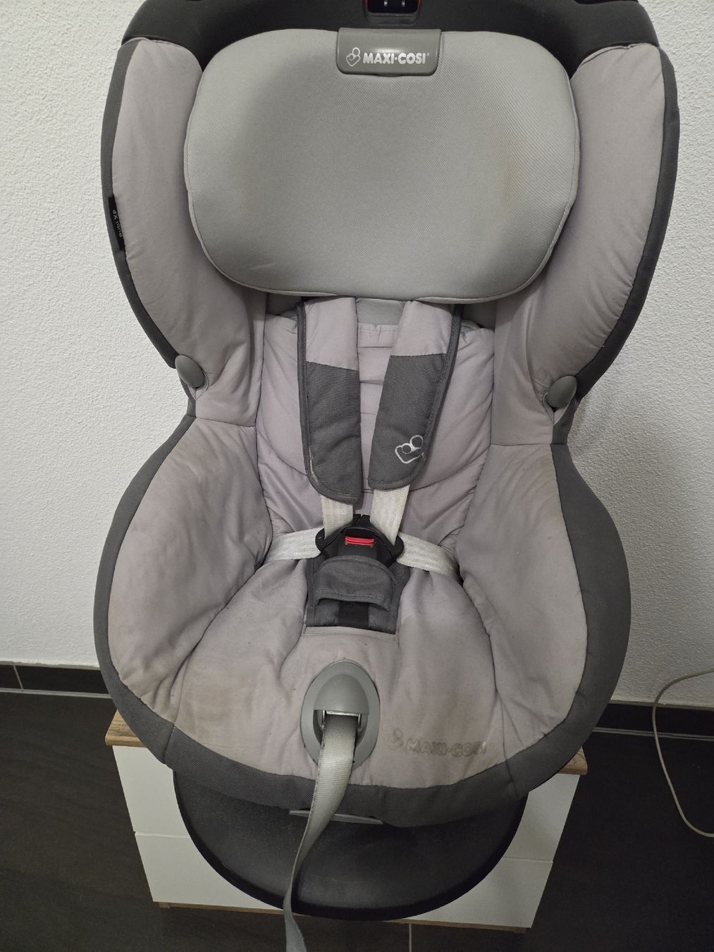 Maxi-Cosi Seggiolini per auto: Maxi Cosi  Autositz, 9-18kg, Grau, gebraucht – Usato da Trasadingen venduto da sar_66tj