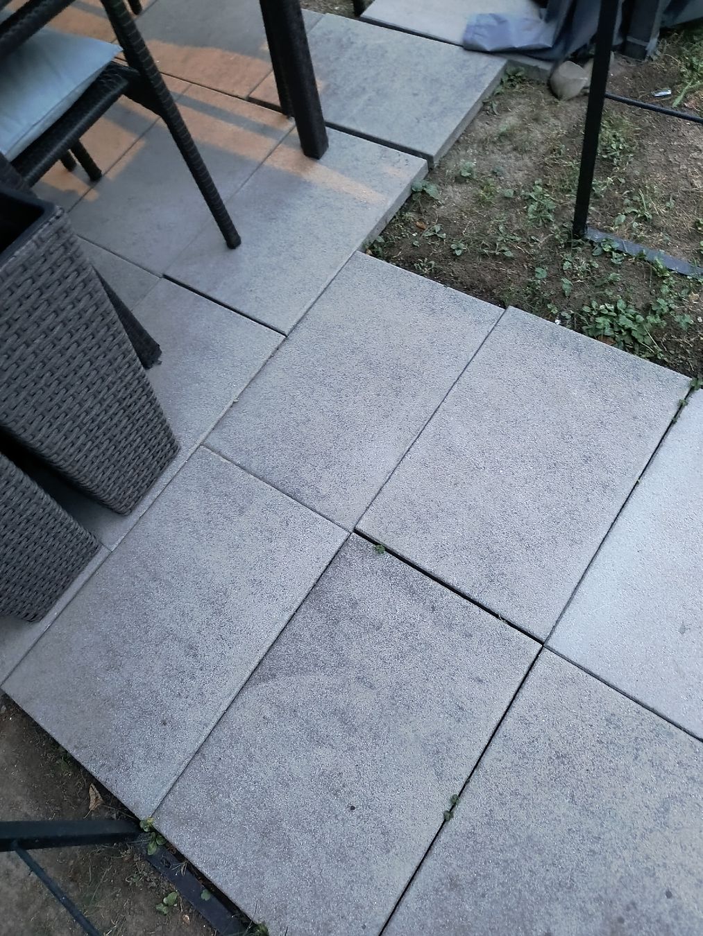 Bodenbeläge: Über 25 Gartenplatten. GRATIS – Gebraucht aus Neuhausen am Rheinfall von VALAMA 1