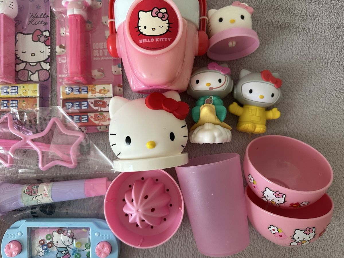 Hello Kitty Spielzeuge: GRAND LOT D’ARTICLES HELLO KITTY SANRIO  – Gebraucht aus Givisiez von dor_xb9k 1