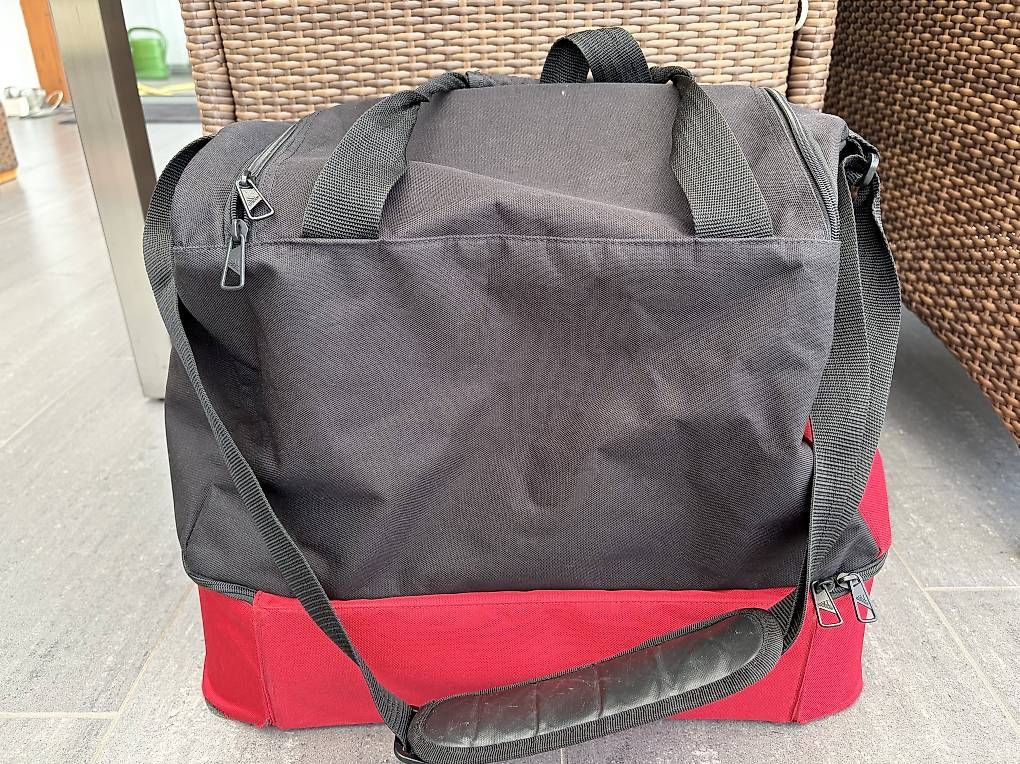 Adidas Borse: Adidas Sporttasche mit Schuhfach – Usato da Muri AG venduto da cat_qd2g 2