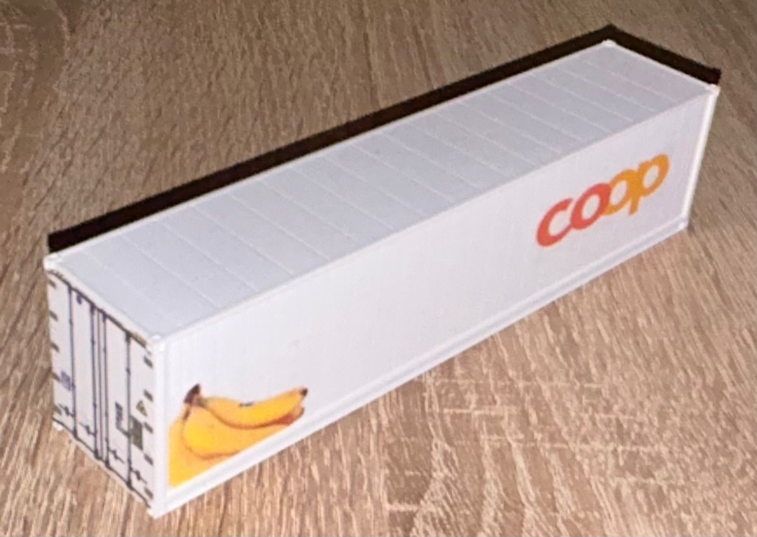 Roco Modellini di ferrovie: 1:87 Coop Kühlcontainer 45ft Bananen – Nuovo e nell'imballaggio originale da Belp venduto da AEMA-Modellbau
