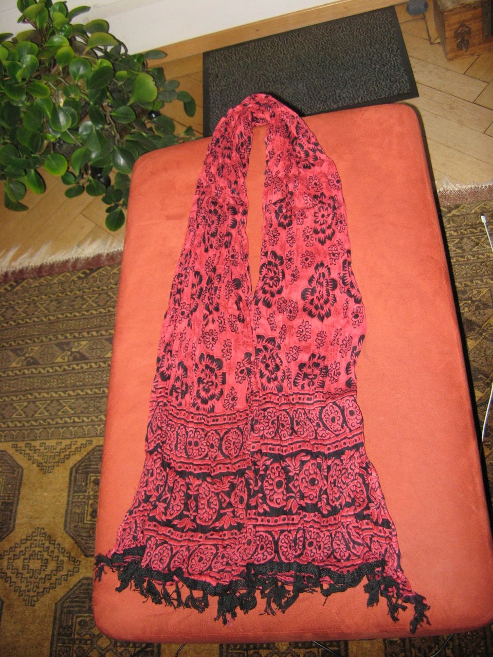 Foulard & Sciarpe: Roter Schal aus Indien – Nuovo (secondo la descrizione) da Zürich venduto da apil 1
