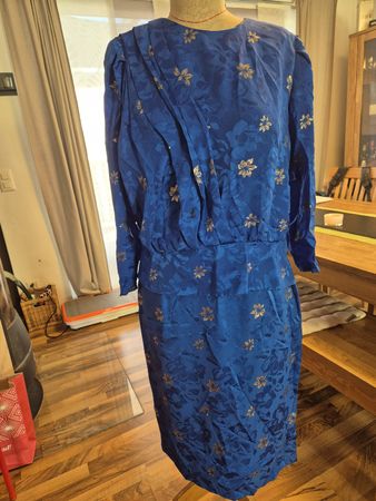 Elegantes blaues Kleid mit goldenen Blumen, Grösse 42