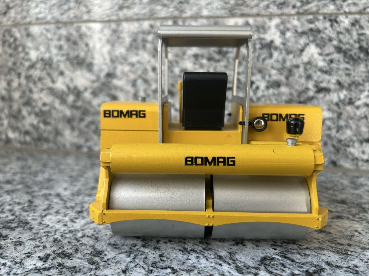 Kit di modellismo & Modellini statici: Bomag BW 200, 1:24 – Usato da Horw venduto da Tigercat635 2