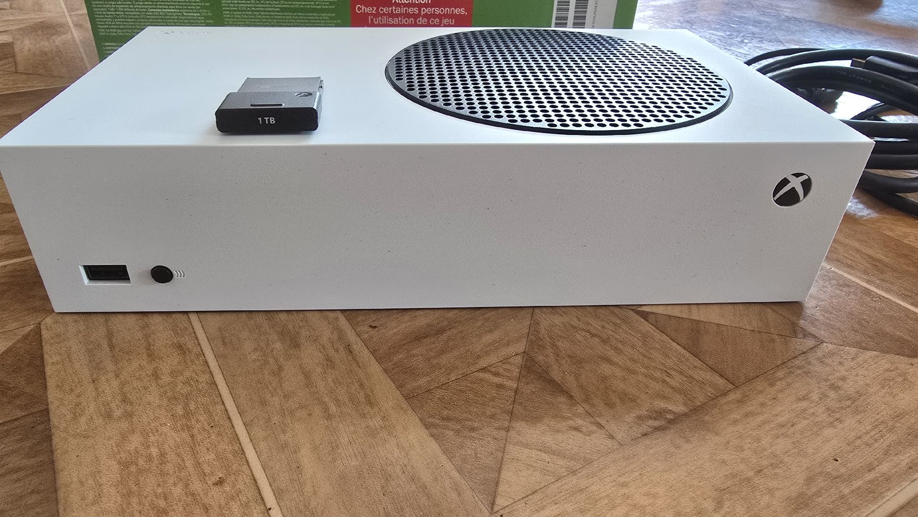 Microsoft Console: Xbox Series S + câble + 1tb expension – Usato da Lausanne venduto da MickyNuts 2