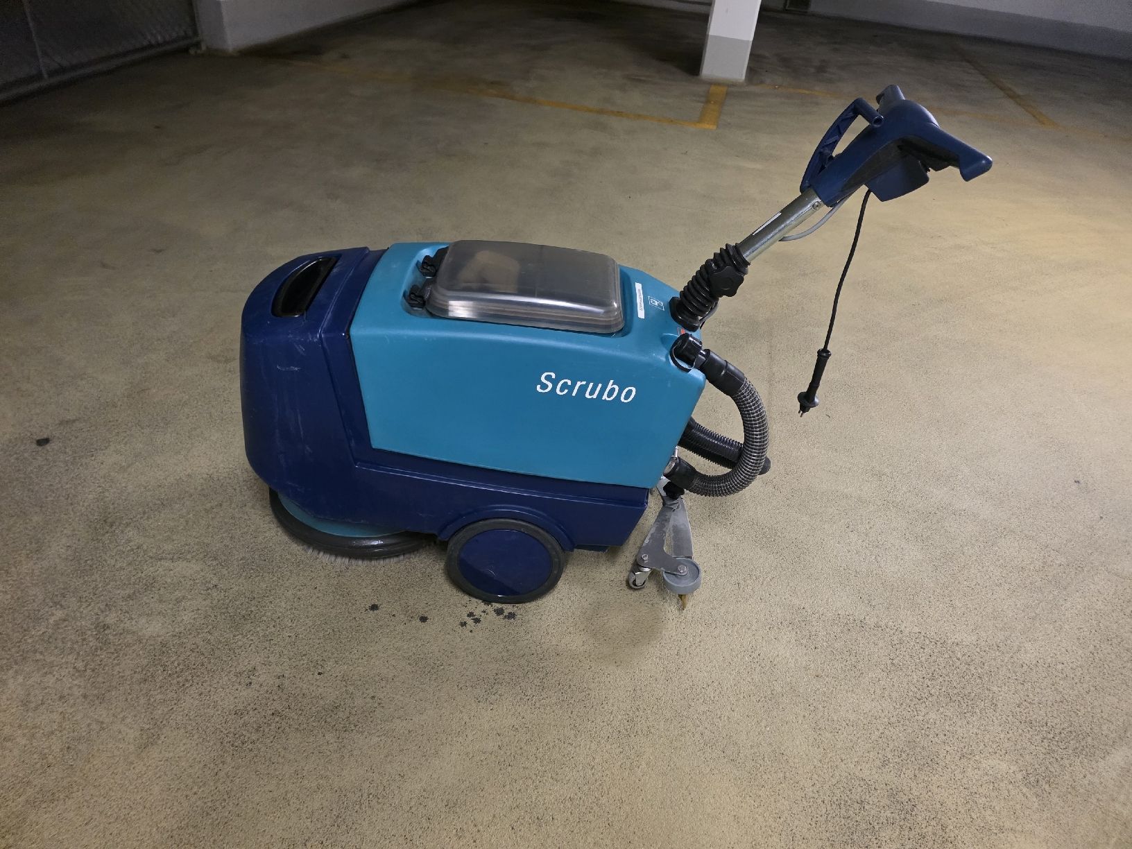 Wetrok Toutes les machines: WETROK SCRUBO 43E SCHEUERSAUGMASCHINE&TASKI CLEANFIX NILSFIX – D'occasion à Zürich par 5183840711 2
