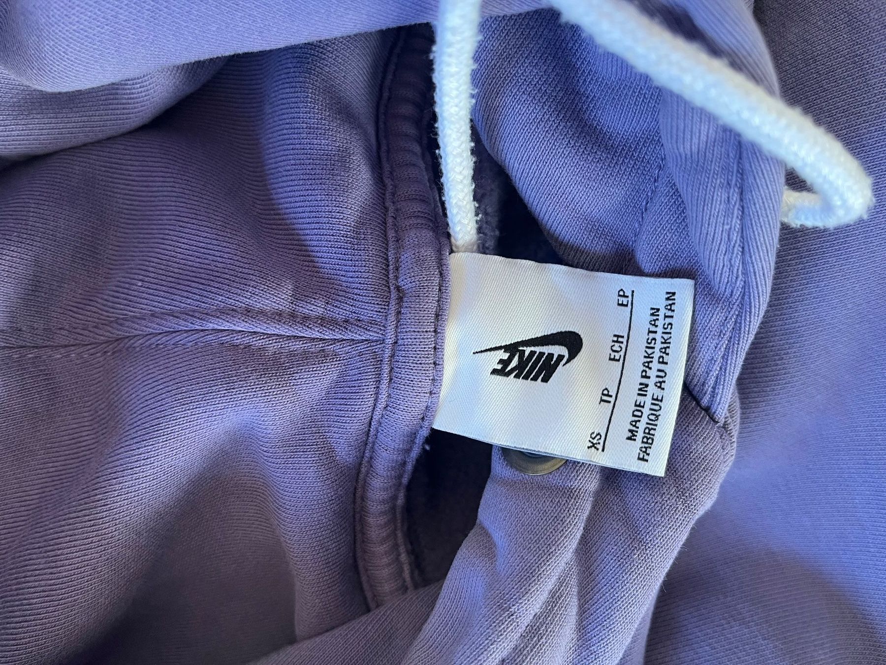 Nike Pullover & Sweatshirts: Nike Kapuzenpulli XS – Gebraucht aus Langnau i. E. von Bonanza3 2