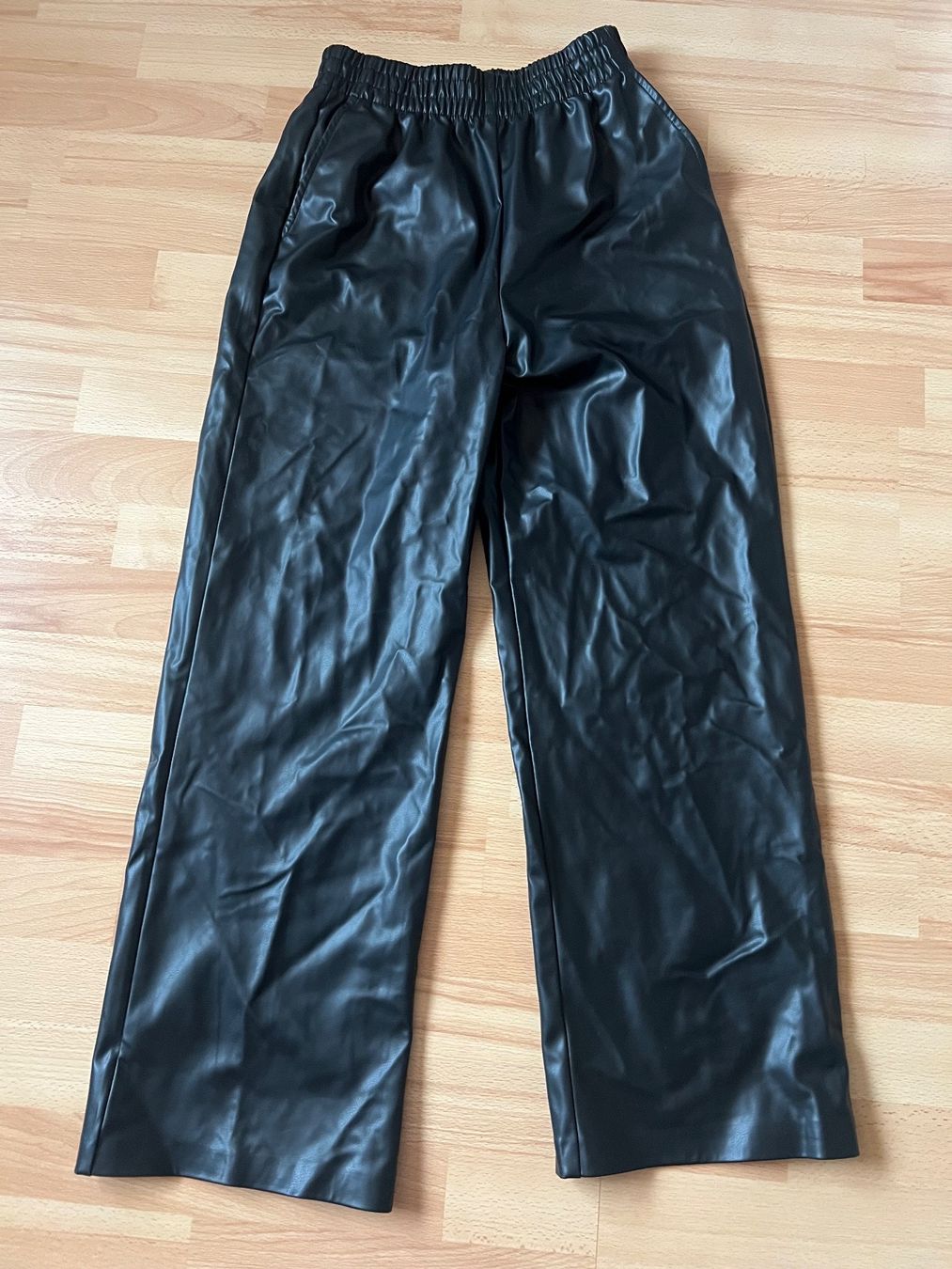 Hosen: Kunstlederhose – Gebraucht aus Kirchberg BE von lea_kb6y