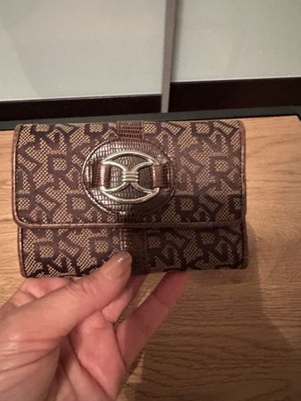 Portemonnaie DKNY braun Leder Logo guter Zustand