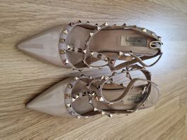 Valentino Garavani Rockstud Pumps Nude