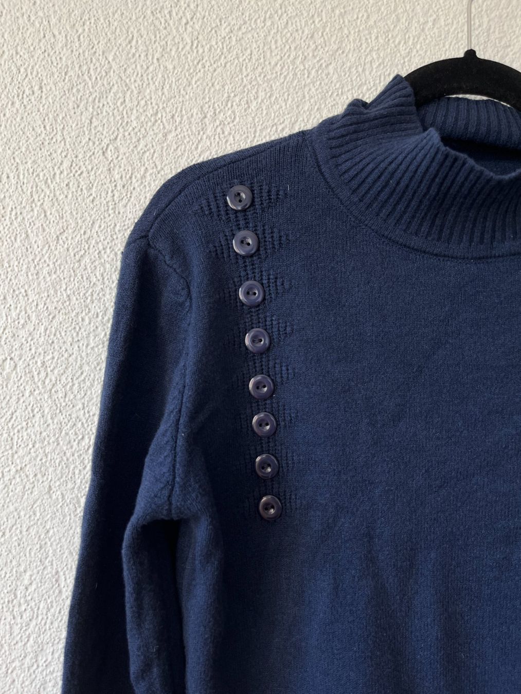 Maglioni & Felpe: Pulli mit süsse Knopf Details – Usato da Uster venduto da emm_px8k 1