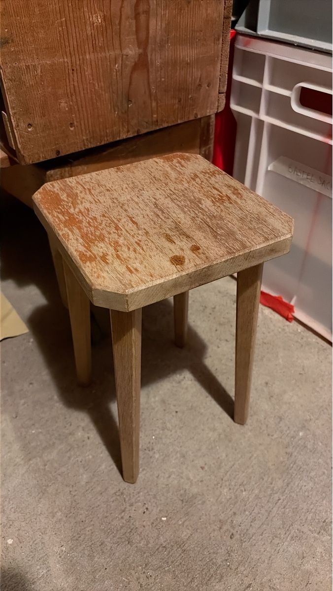 Sonstiges für Haushalt & Wohnen: Holzhocker Pflanzenständer – Gebraucht aus Solothurn von ee_na