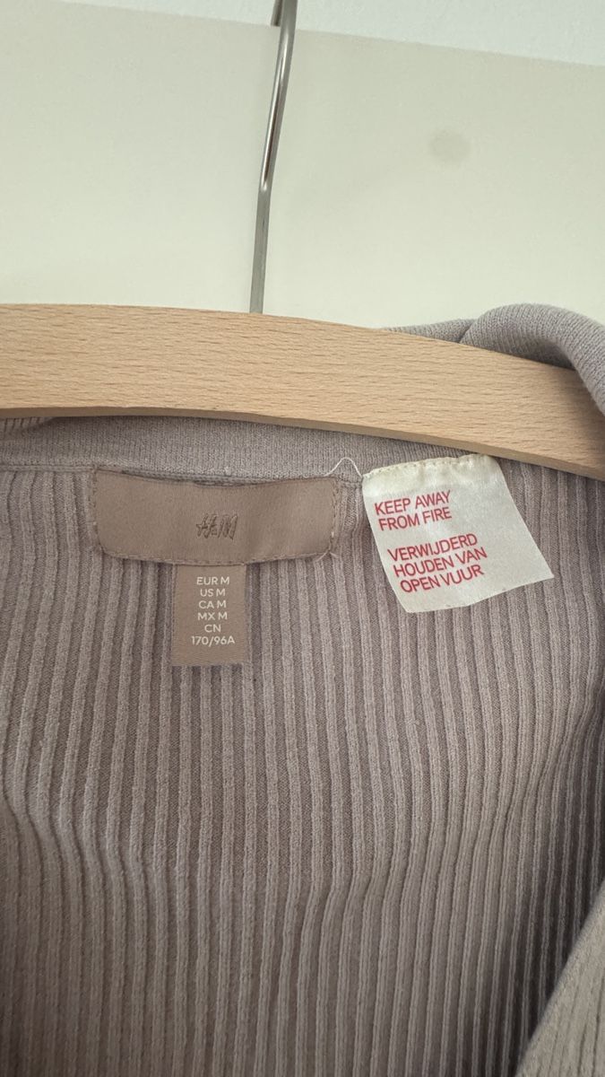 H&M Robes: Strickkleid mit Knöpfen – D'occasion à Chur par kastp 3