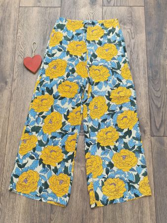 Damen Hose d.d. collective Blumenmuster Grösse 36 wie neu