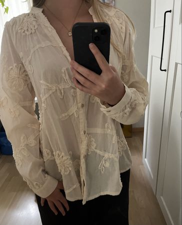 Bluse Creme mit floralen Stickereien guter Zustand