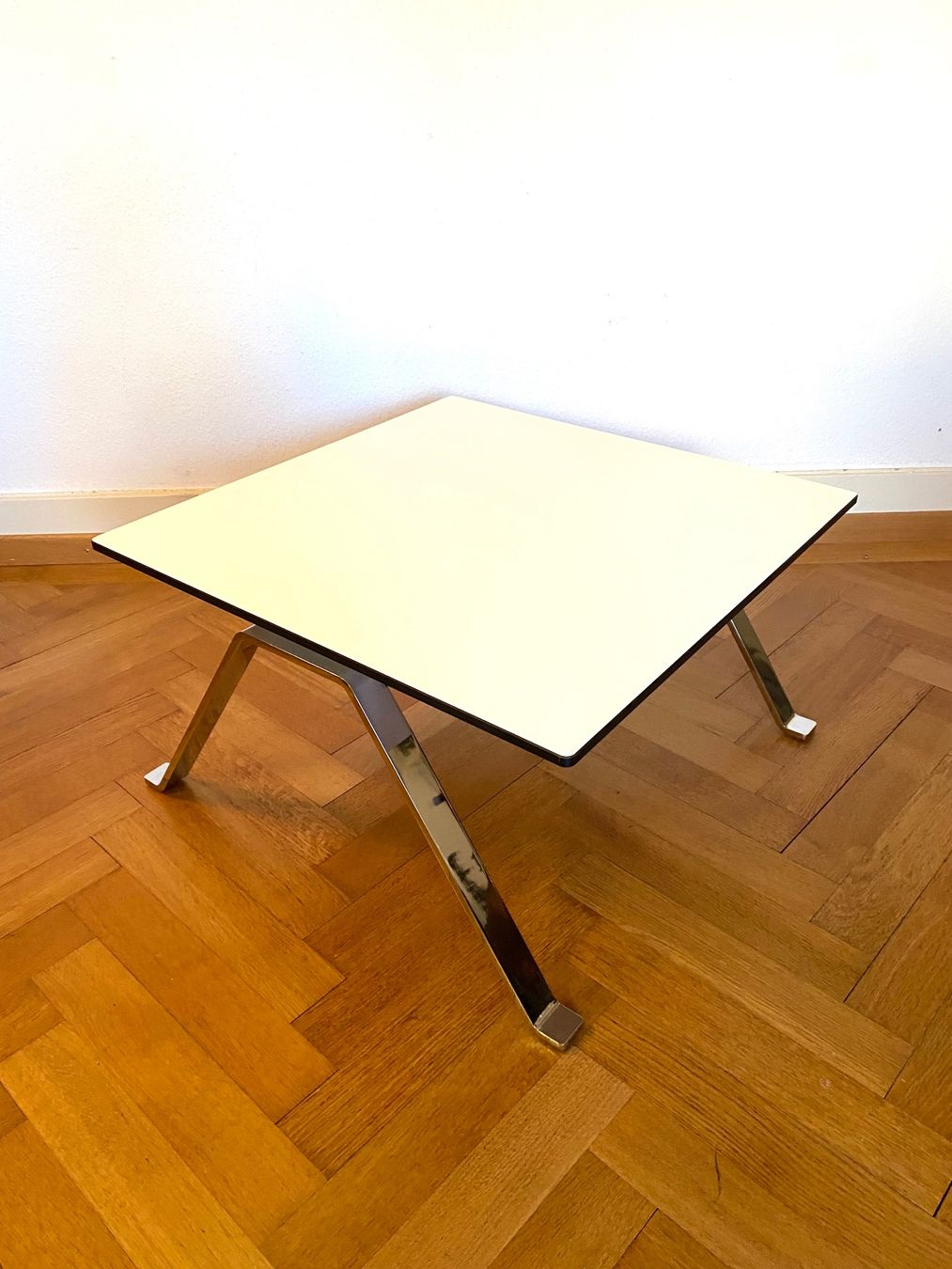 Nachttische: Design Coffeetable Tisch Girsberger – Gebraucht aus Olten von sportwelt